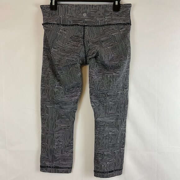 Lululemon Wunder Under Leggings 8 Black White Square Print Cropped - Picture 5 of 10